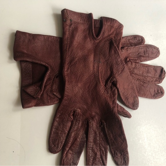 Vintage burgundy leather Gloves with Textured Pattern - Picture 7 of 7